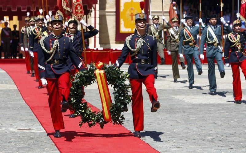 El rey entrega nuevos despachos en la Academia General Militar