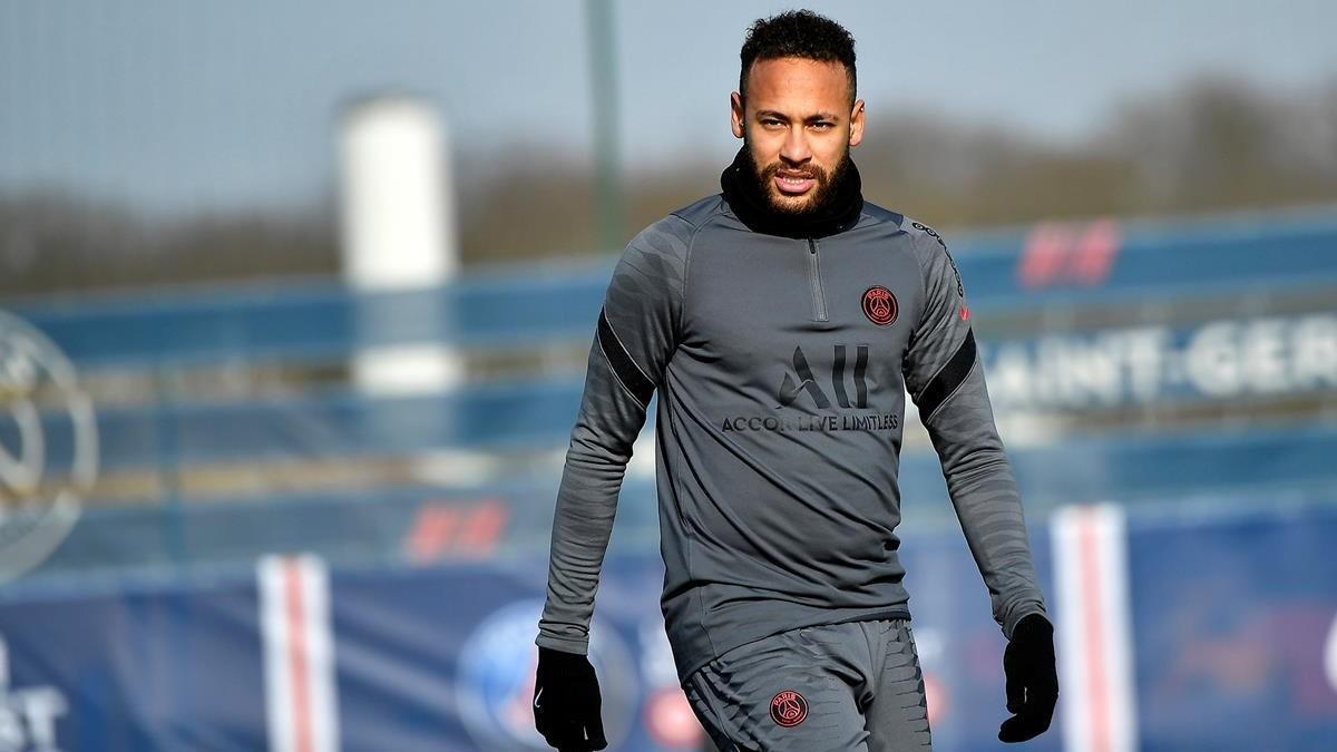 Neymar, entrenando con el PSG antes de recibir al Madrid