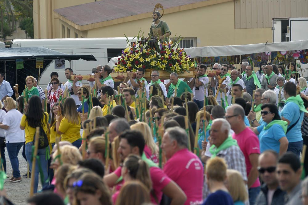 La romería de San Crispín recorre hoy las calles de El Toscar hasta su ermita.