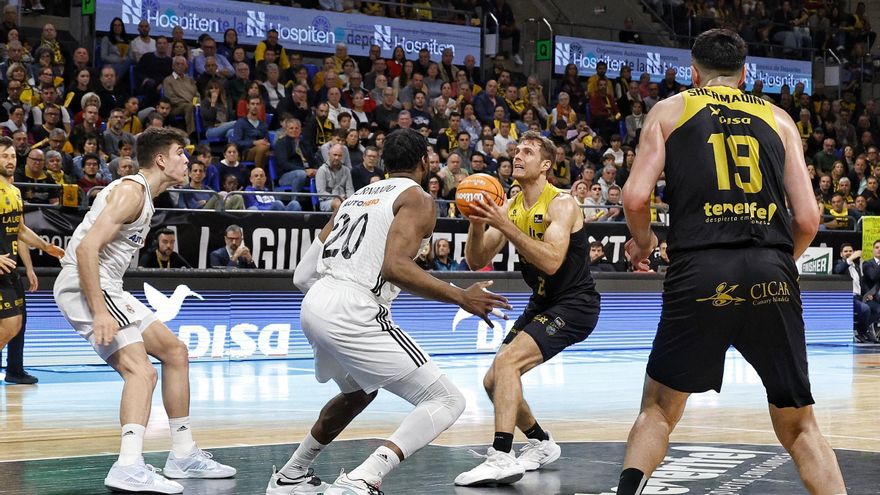 El CB Canarias, maniatado como nunca en la era Vidorreta