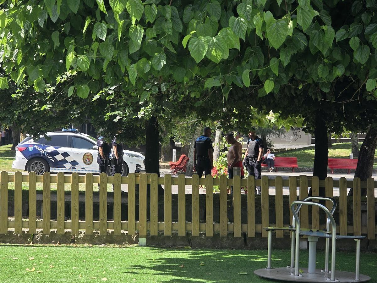 Los hechos se produjeron al lado del parque infantil.