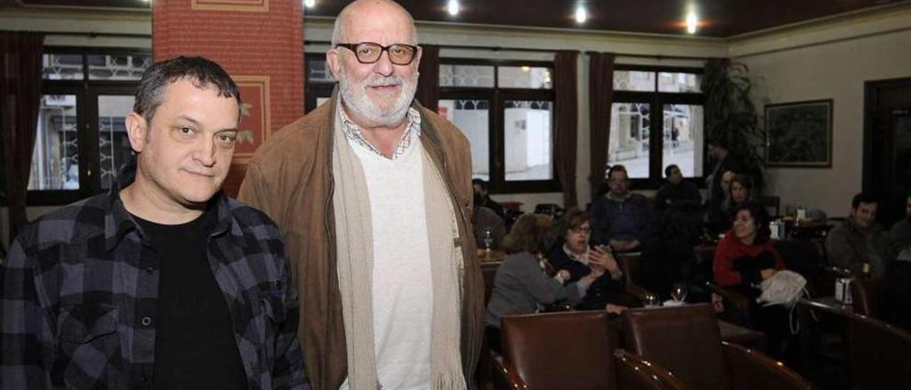 Mascuñana (derecha), ayer, con el presidente del Casino de Lalín, Alberto Granja. // Bernabé/Javier Lalín