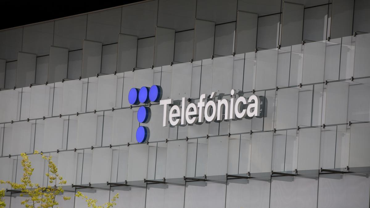 Edificio de la sede de Telefónica en Madrid (España).
