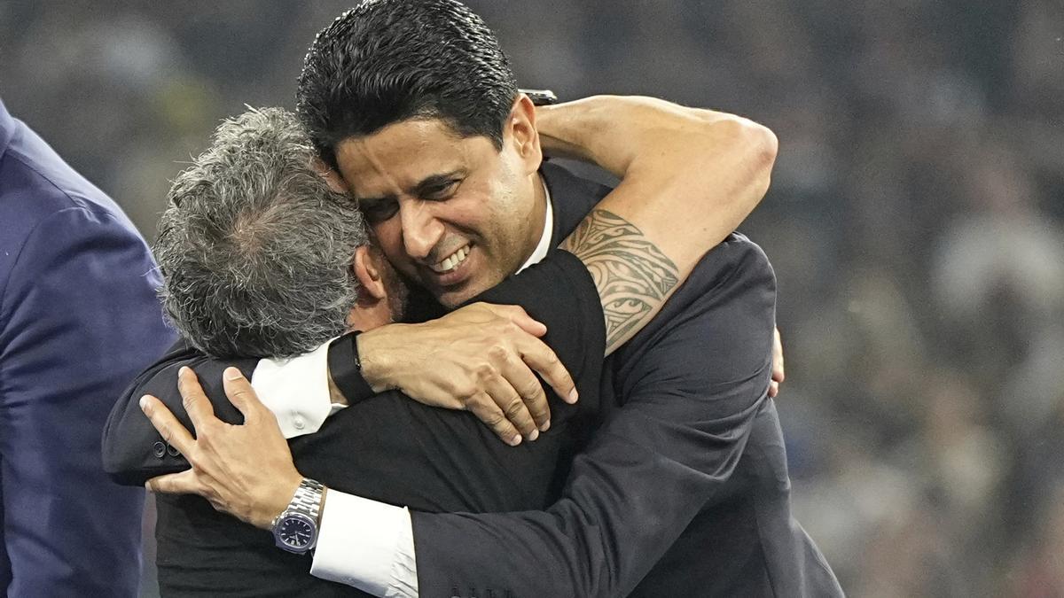 ¡El momento viral de Al-Khelaifi! Interrumpe una entrevista para decir que Luis Enrique es el mejor entrenador del mundo