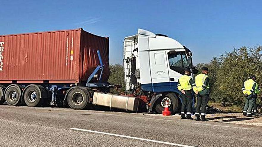 Sevilla Cinc morts en un greu accident de trànsit