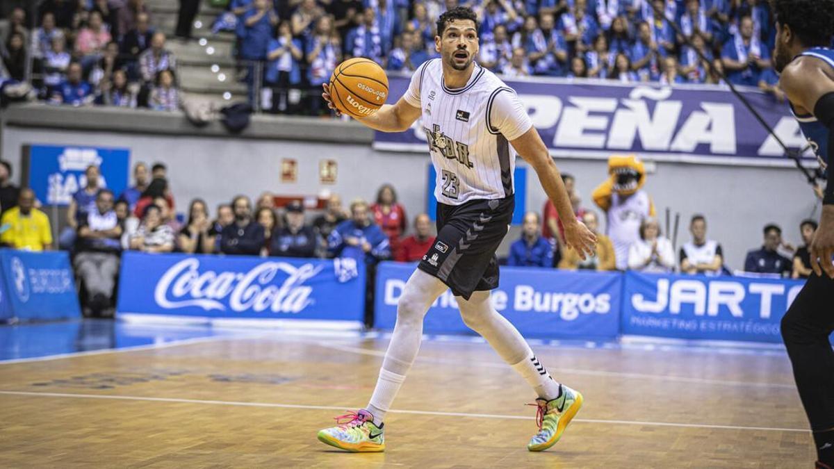 Lei Meindl jugando para el San Pablo Burgos.