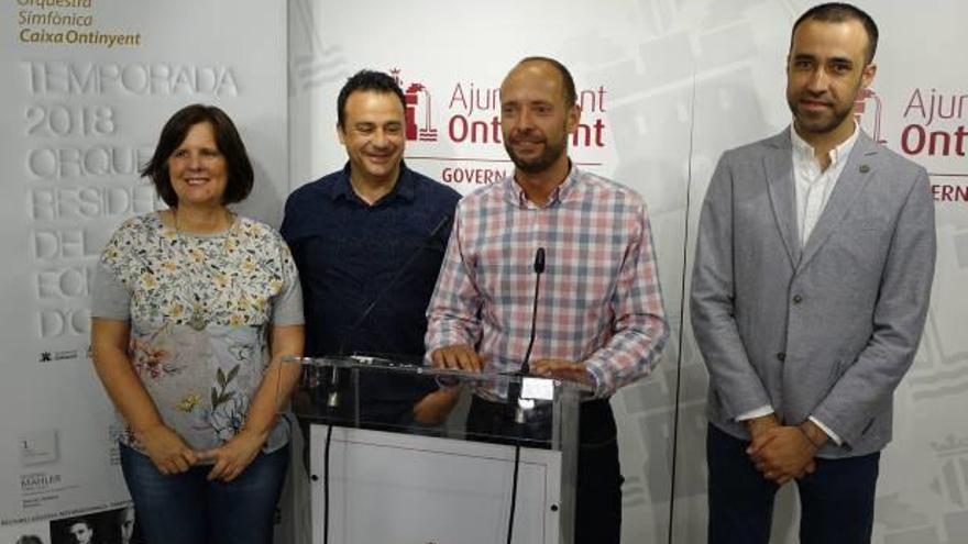 Sayo Gandia, Lluís Muñoz, Àlex Borrell i Saül Gómez, ahir a Ontinyent durant la presentació.