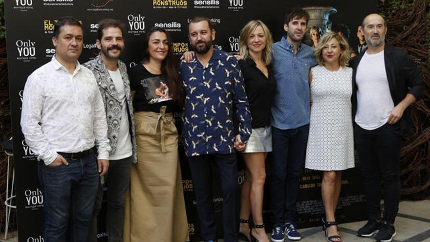 Sabroso (4i) y el elenco de &#039;El tiempo de los monstruos&#039;.