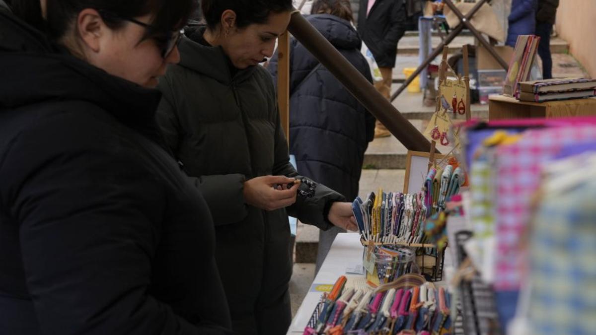 Público en una actividad de artesanía.