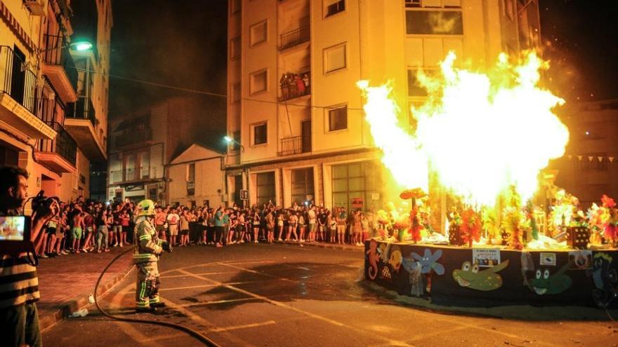 Sin falla ni fiestas en el barrio de San Juan de Plasencia