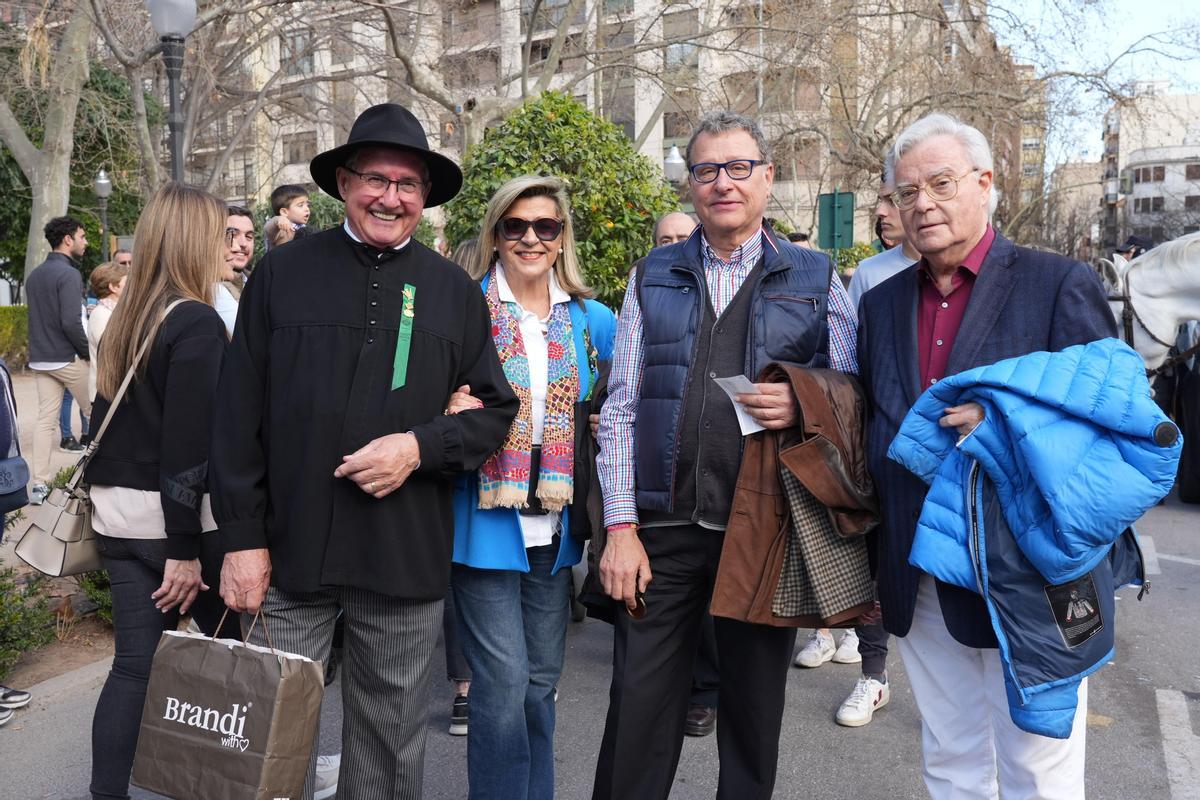 Benjamín Garcés, Rosa Saura, Josep Miquel Francés y Antonio Marín antes de entrar al coso.