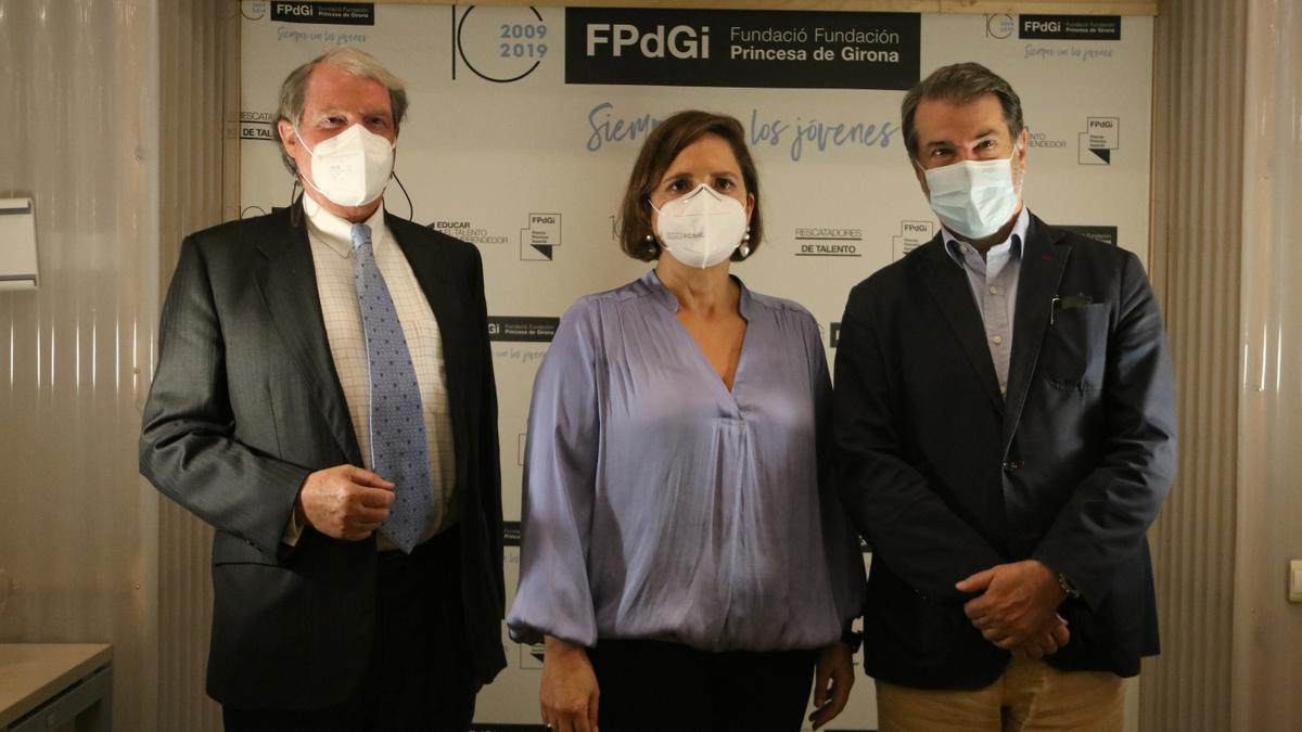 D&#039;esquerra a dreta, el president de la FPdGi, Francisco Belil, la directora general, Mònica Margarit, i el president del jurat, Pedro L. Alonso aquest 10 de maig del 2021. (horitzontal)