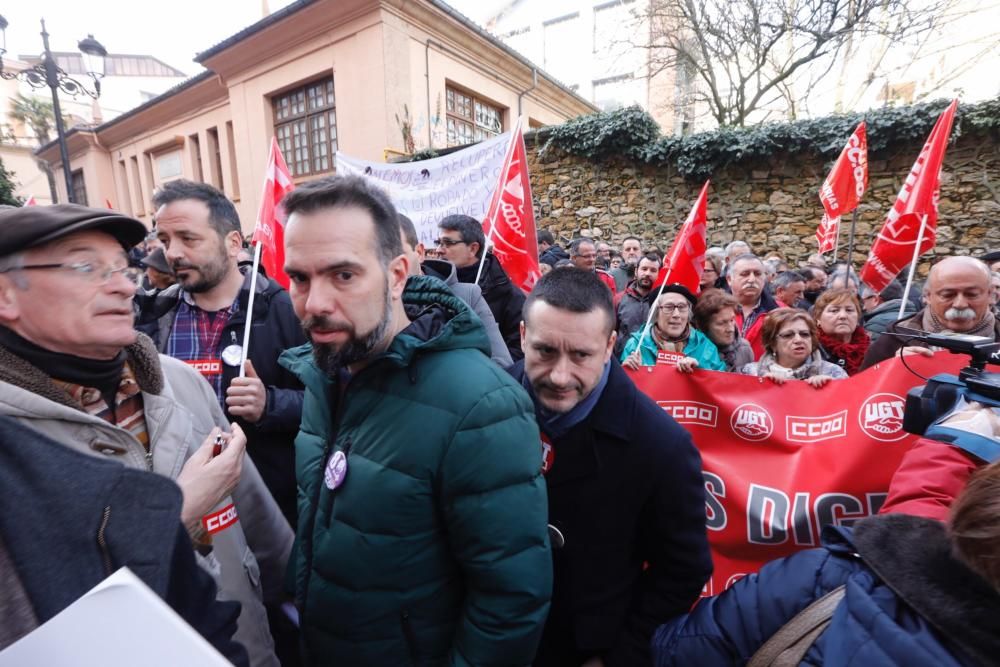 Manifestación de los jubilados frente a la sede de la Seguridad Social