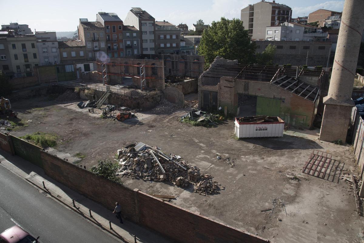 El solar al costat de l'estació d'autobusos abans de les obres