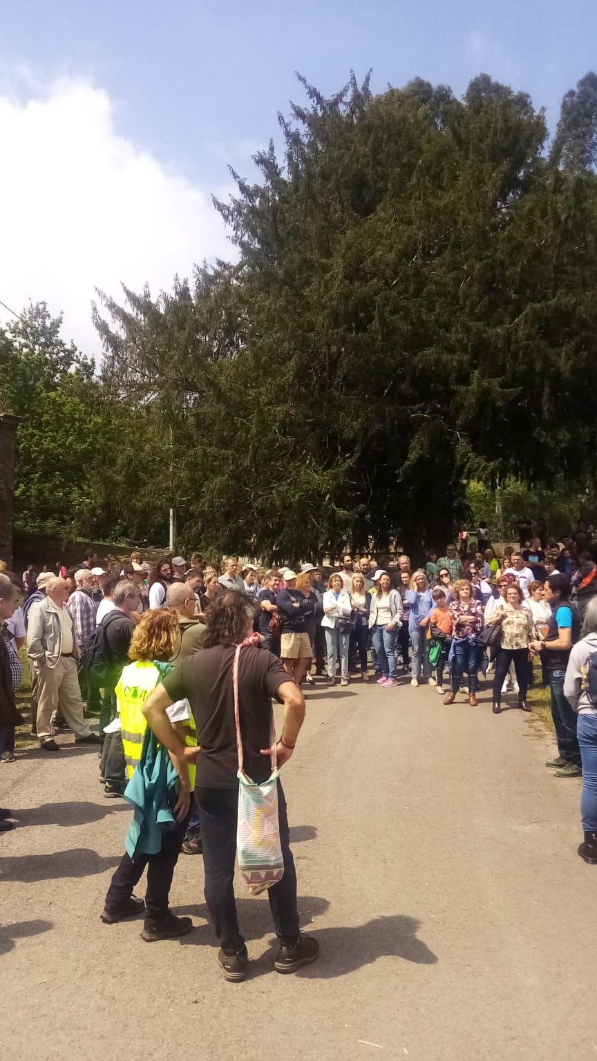 Los ecologistas se concentran en el texu de La Tellada (Siero)