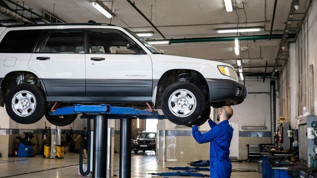 El convenio del sector del metal, que incluye a los talleres de vehículos, prevé una cláusula de revisión salarial si se dispara la inflación.