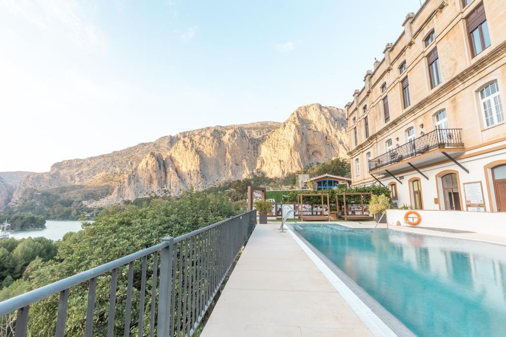Bañarse en la piscina de La Garganta puede ser el broche de oro a la ruta del Caminito del Rey.