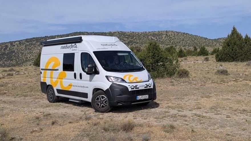 Camper compacta o camper con baño: ¿qué es mejor para una escapada deportiva?