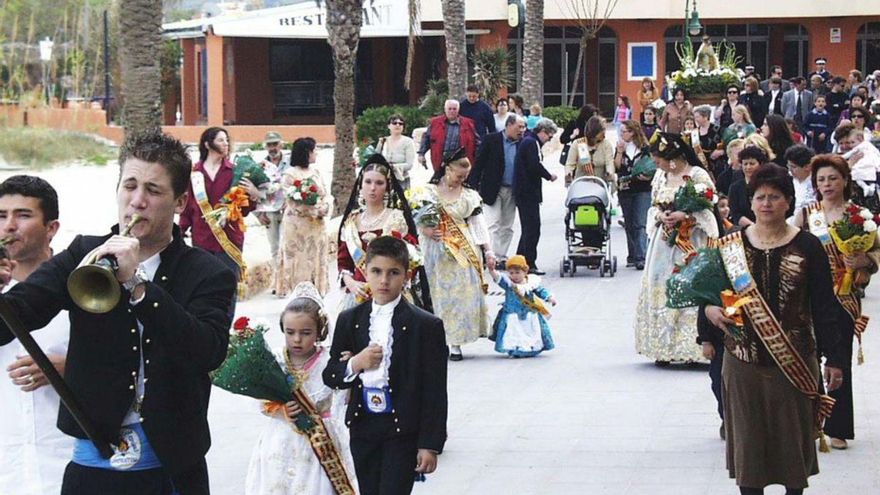 Almuerzo, paella y tardeo para ir preparando las Fallas de es Pujols