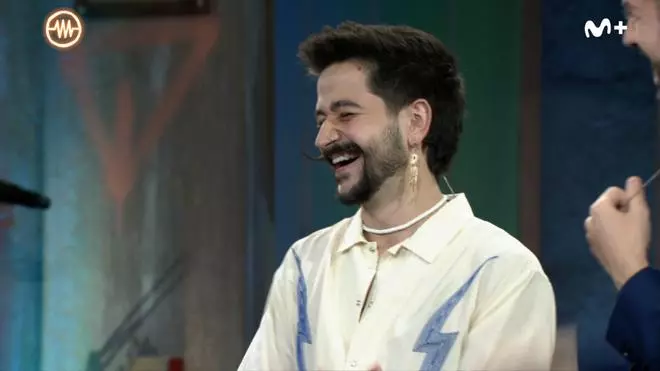 El regalo hecho a mano de Camilo a Broncano: "Mi esposa me hizo un regalo con su leche, yo te he hecho uno con la mía"