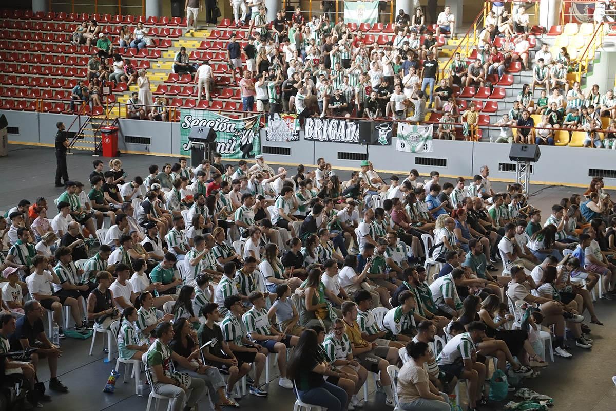 Play off de ascenso | La afición cordobesista en Vista Alegre, en imágenes