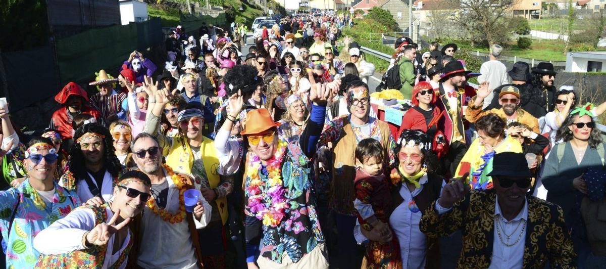 El colorido tomó las calles de Aldán durante toda la tarde. | GONZALO NÚÑEZ