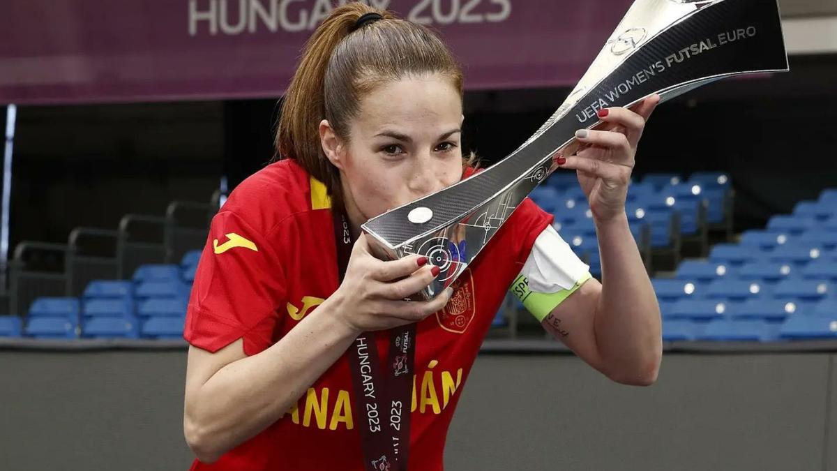 La madrileña Peque, tras conquistar con la selección española la última Eurocopa. | RFEF