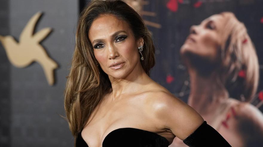 Jennifer Lopez en una alfrombra roja
