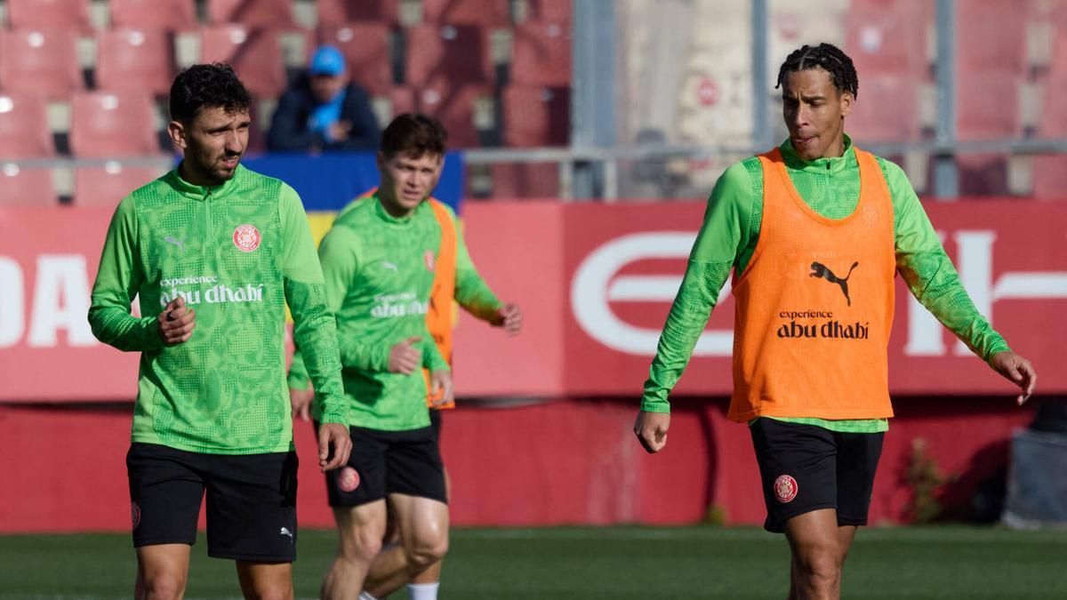 Iván Martín, Tsygankov i Witsel, en un entrenament a Montilivi.