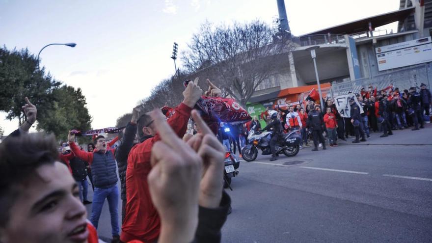 Derbi RCD Mallorca - Atlético Baleares: Recibimiento de los equipos en Son Moix