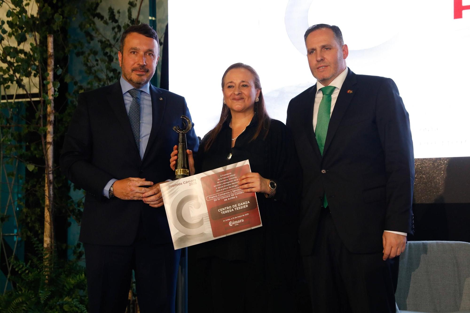 EN IMÁGENES: Los premios de la Cámara de Comercio de Avilés con el cardenal Artime entre los galardonados