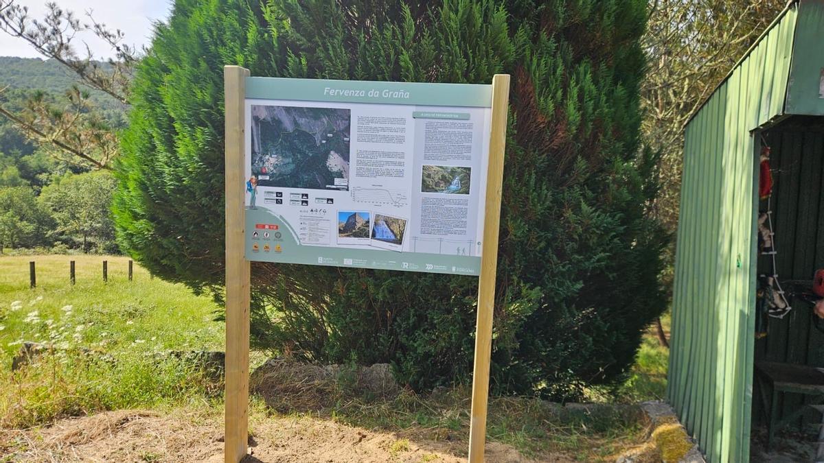 Forcarei instaló indicaciones de distancia hasta la cascada y paneles informativos sobre la ruta.