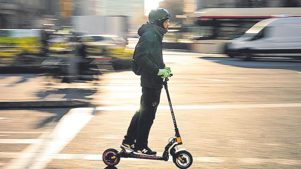 Patinete en la ciudad.