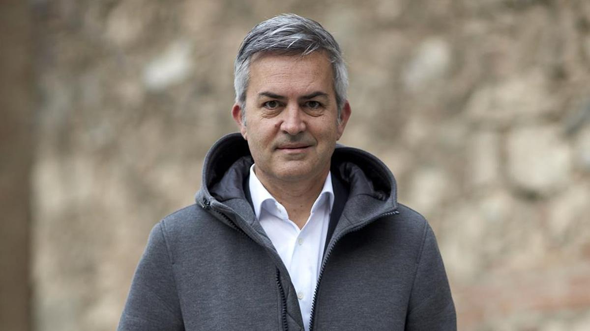 Victor Font entregó ayer 4.713 firmas en las oficinas del club