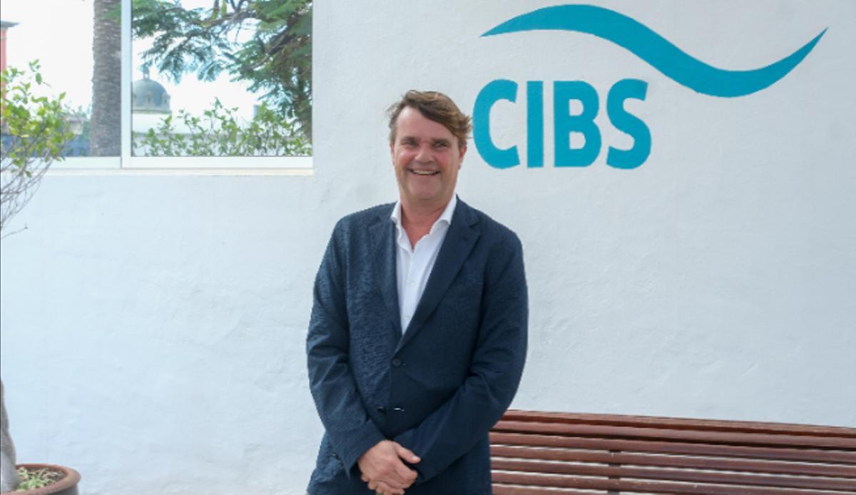 El director de la Canary Islands Business School, Ignacio Zabaleta, en las instalaciones de la institución.