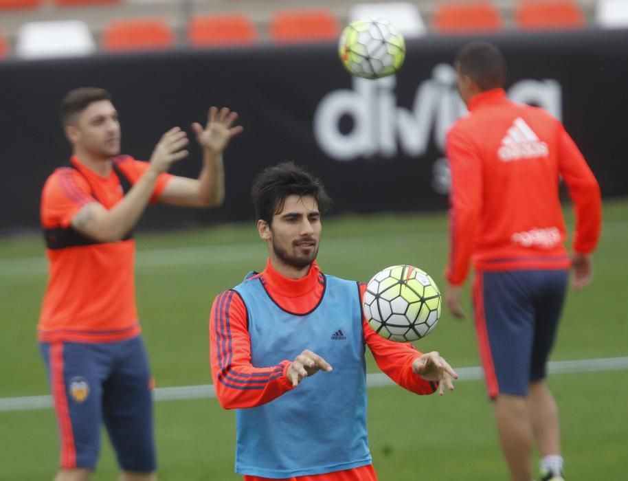 Último entrenamiento del Valencia antes del partido contra el Real Madrid