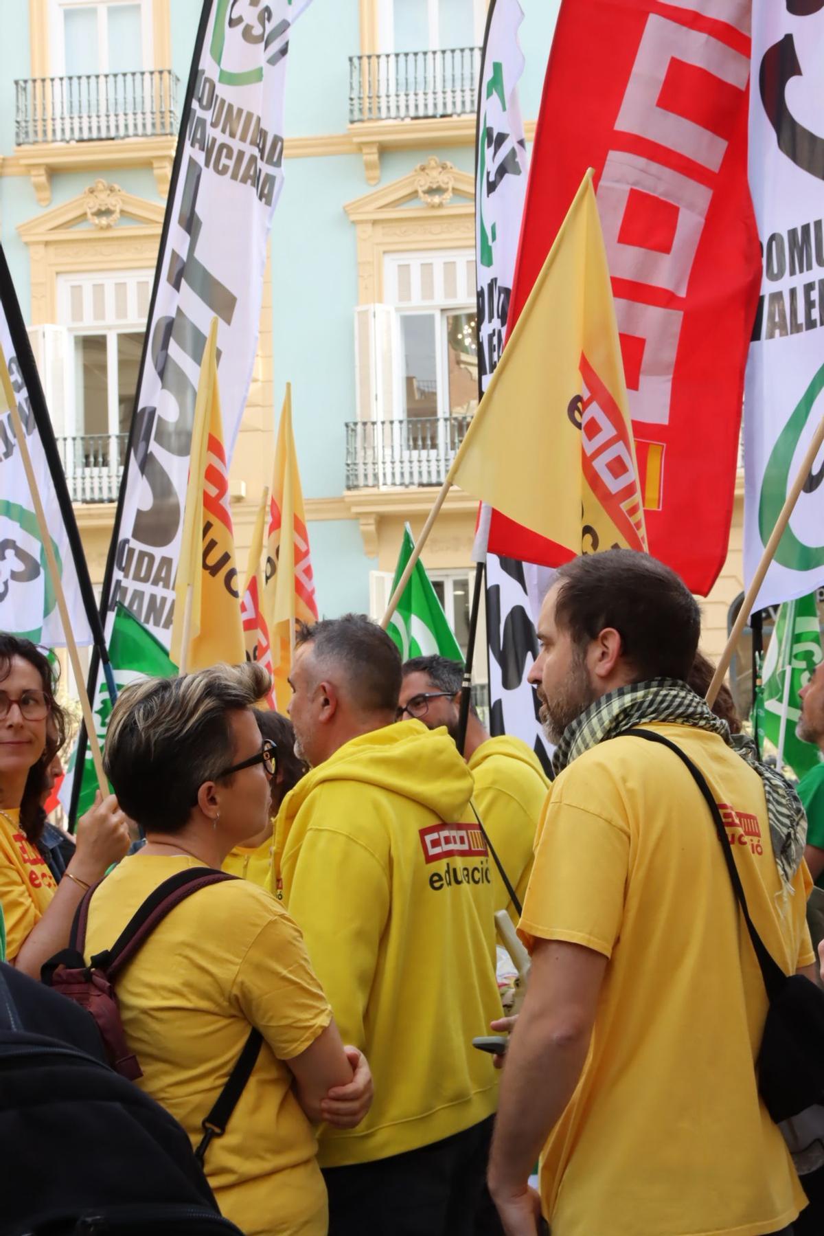 Los sindicatos de profesores apuntan directamente a Pérez Llorca: "Queremos negociar" Los sindicatos de profesores apuntan directamente a Pérez Llorca: "Queremos negociar"