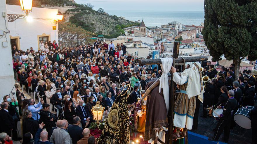 La Hermandad de Santa Cruz celebra su 75 aniversario dos años después