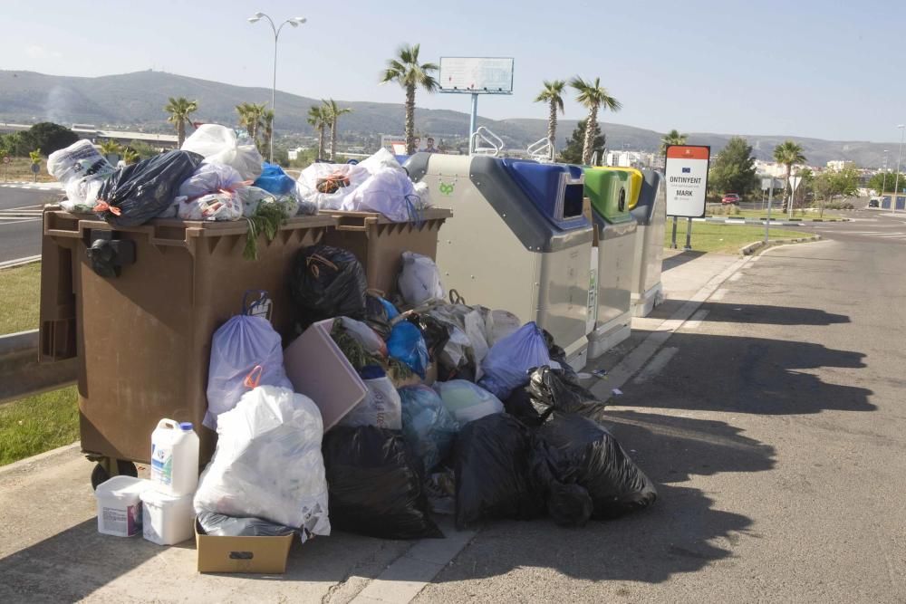 La basura de la Vall d'Albaida se queda sin recoger