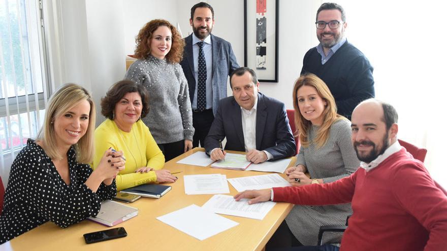 Ruiz Espejo, reunido en la sede del partido ayer.