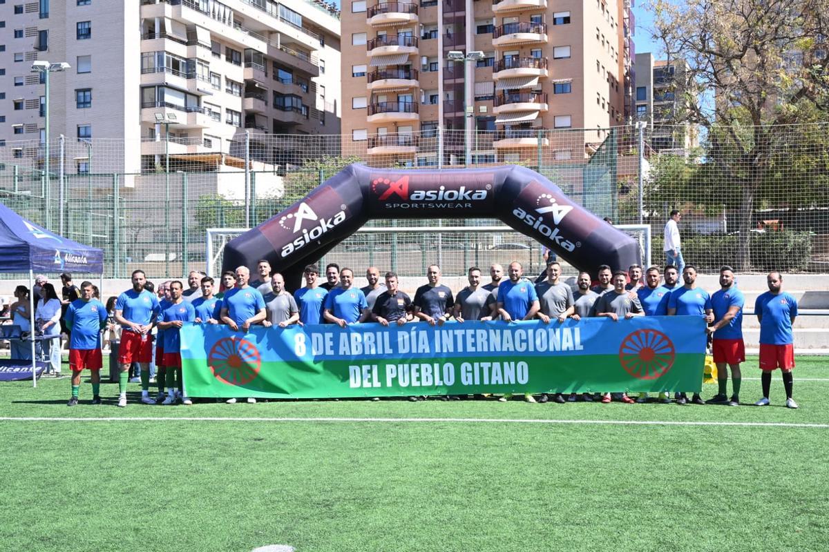 Así ha sido el partido de fútbol entre la Guardia Civil y el pueblo gitano