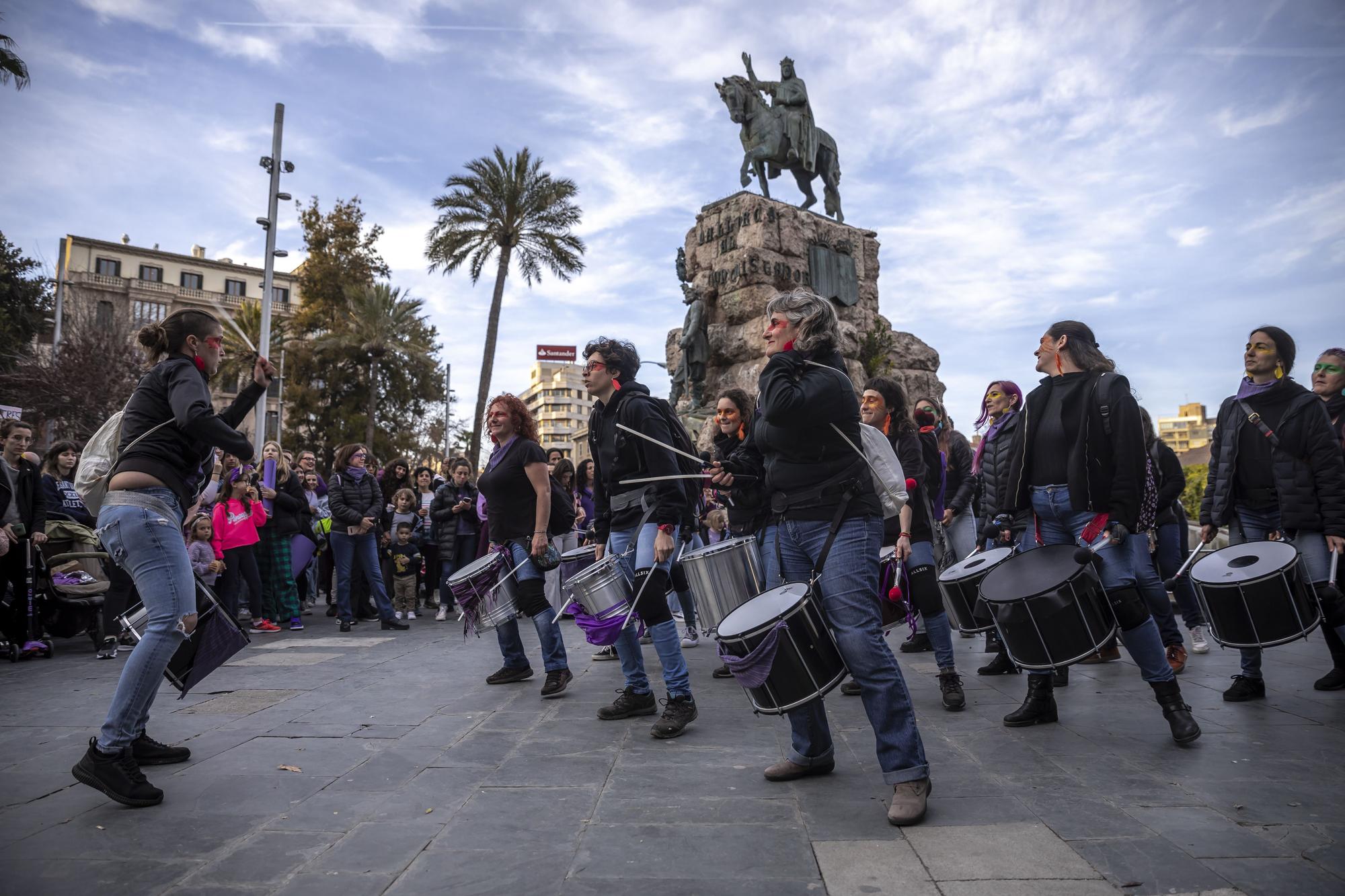 Manifestación feminista en Palma alternativa a favor de los derechos trans