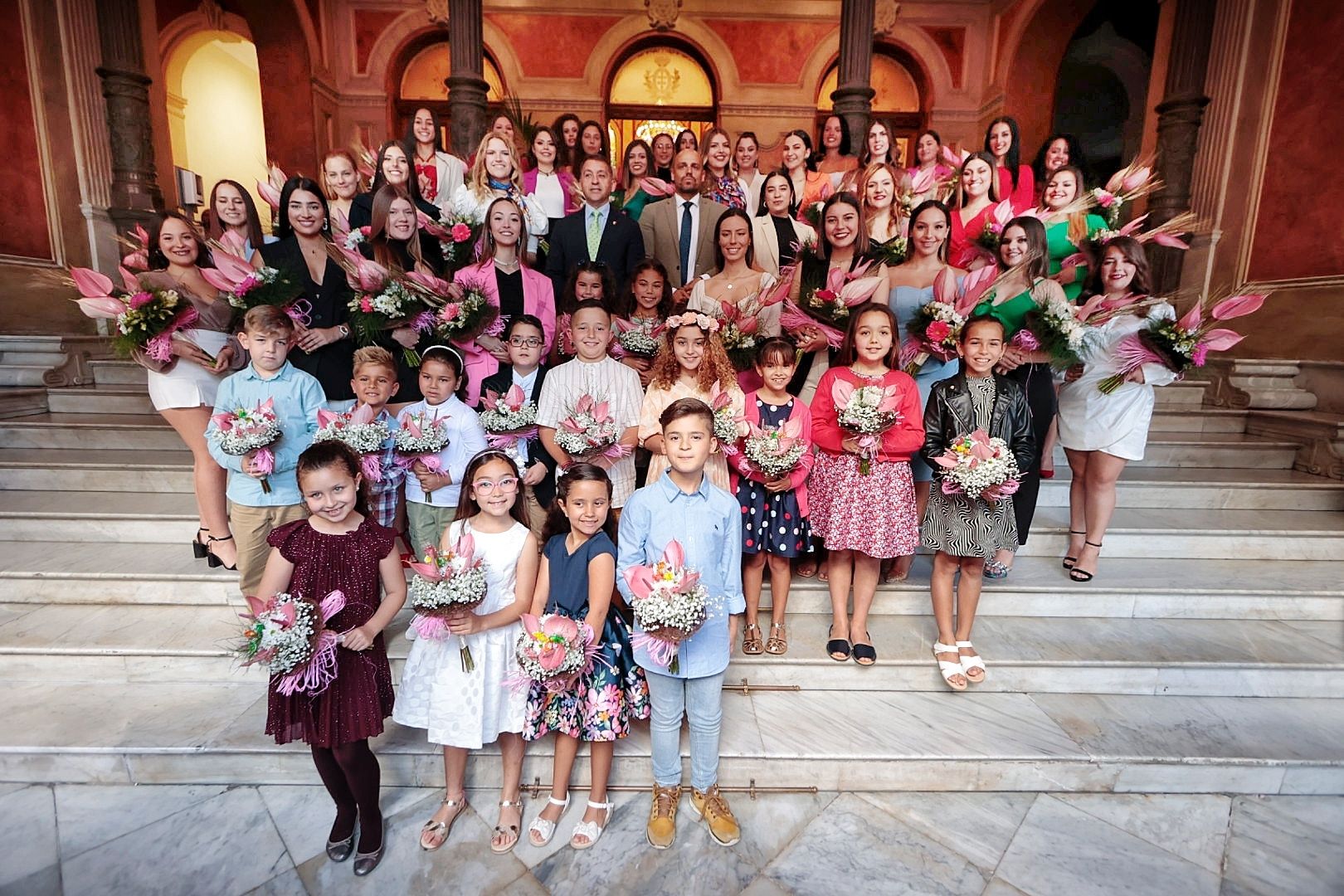 Recepción del alcalde a las candidatas a reina de las Fiestas de Mayo de Santa Cruz