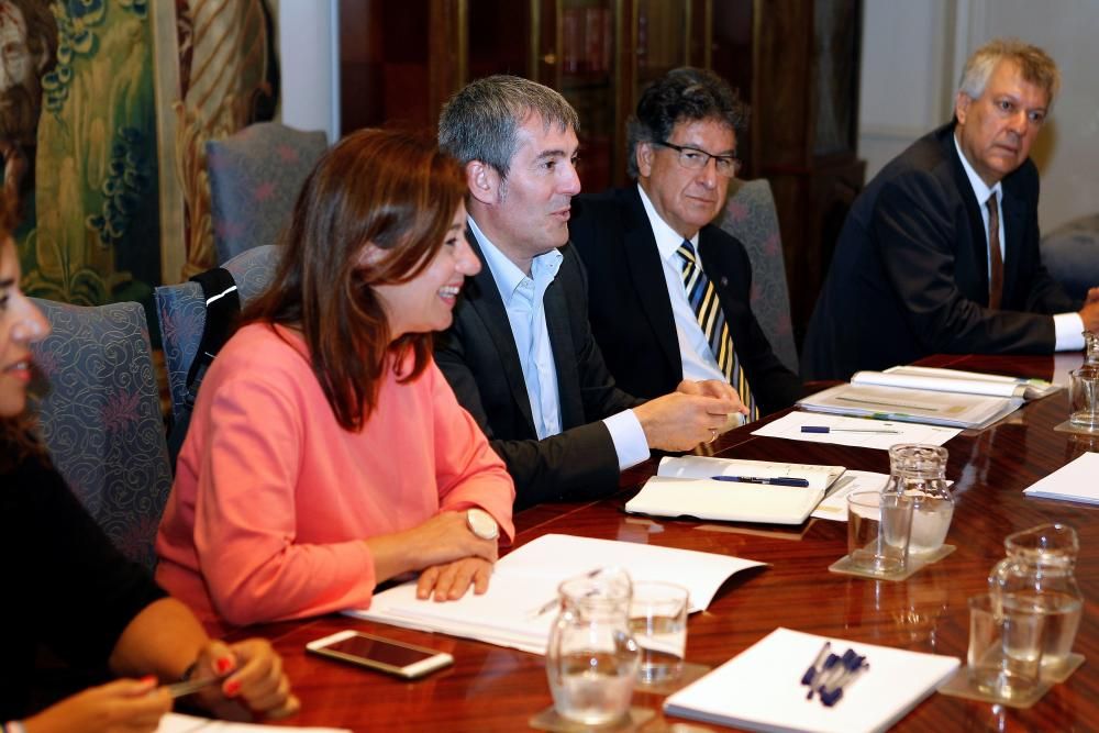 El ministro de Fomento se reúne con los presidentes de Canarias y Baleares