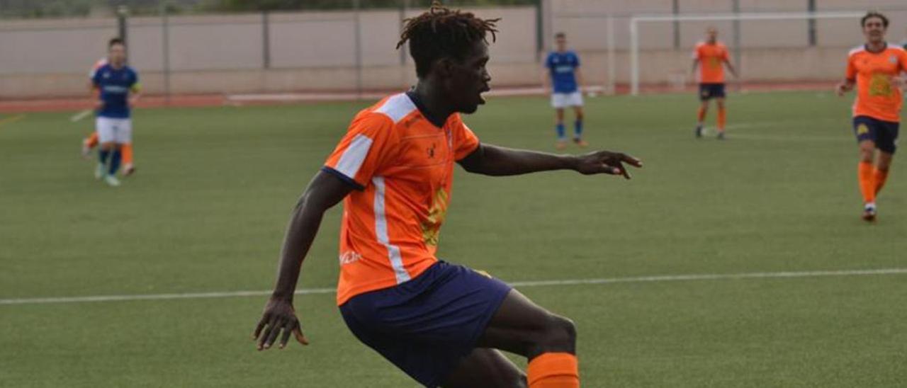 Adama Sangare, delantero maliense de 22 años que juega en el CD Soneja.