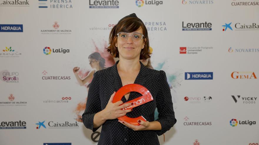 Mayte Ample, CEO y fundadora de Madame Dynamite Swing Shoes, con el Premio eWoman València al Negocio Online 2019.