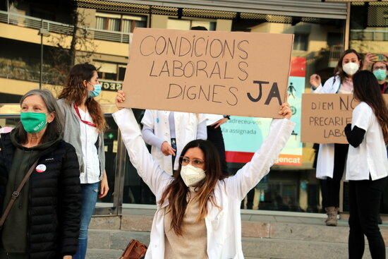 Concentració de sanitaris a Girona