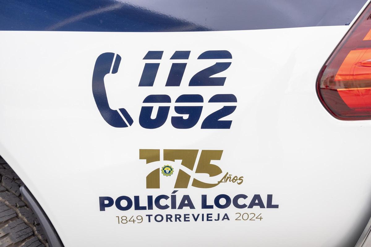 Presentación de los nuevos vehículos policiales en el paseo Vista Alegre de Torrevieja