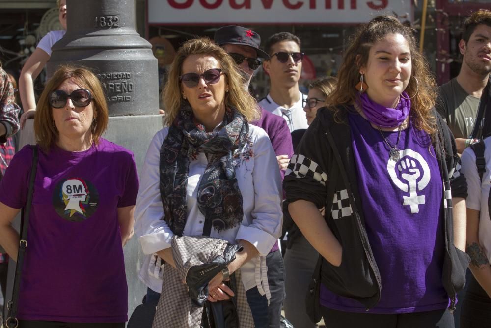 Concentración y lectura de manifiesto por el Día de la Mujer en Cartagena