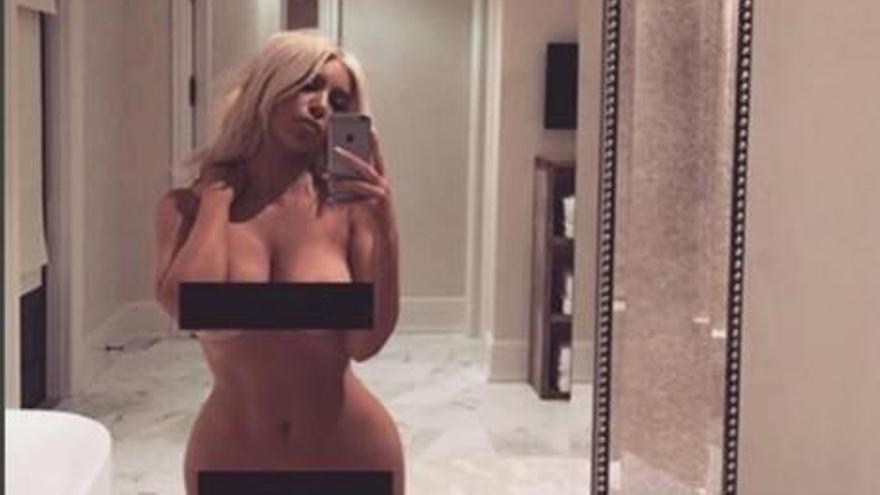 Kim Kardashian se exhibe desnuda